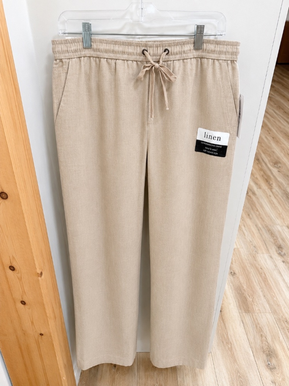 Womens Beige siz medium Linen blend  pants NWT Cropped paper bag waist dash